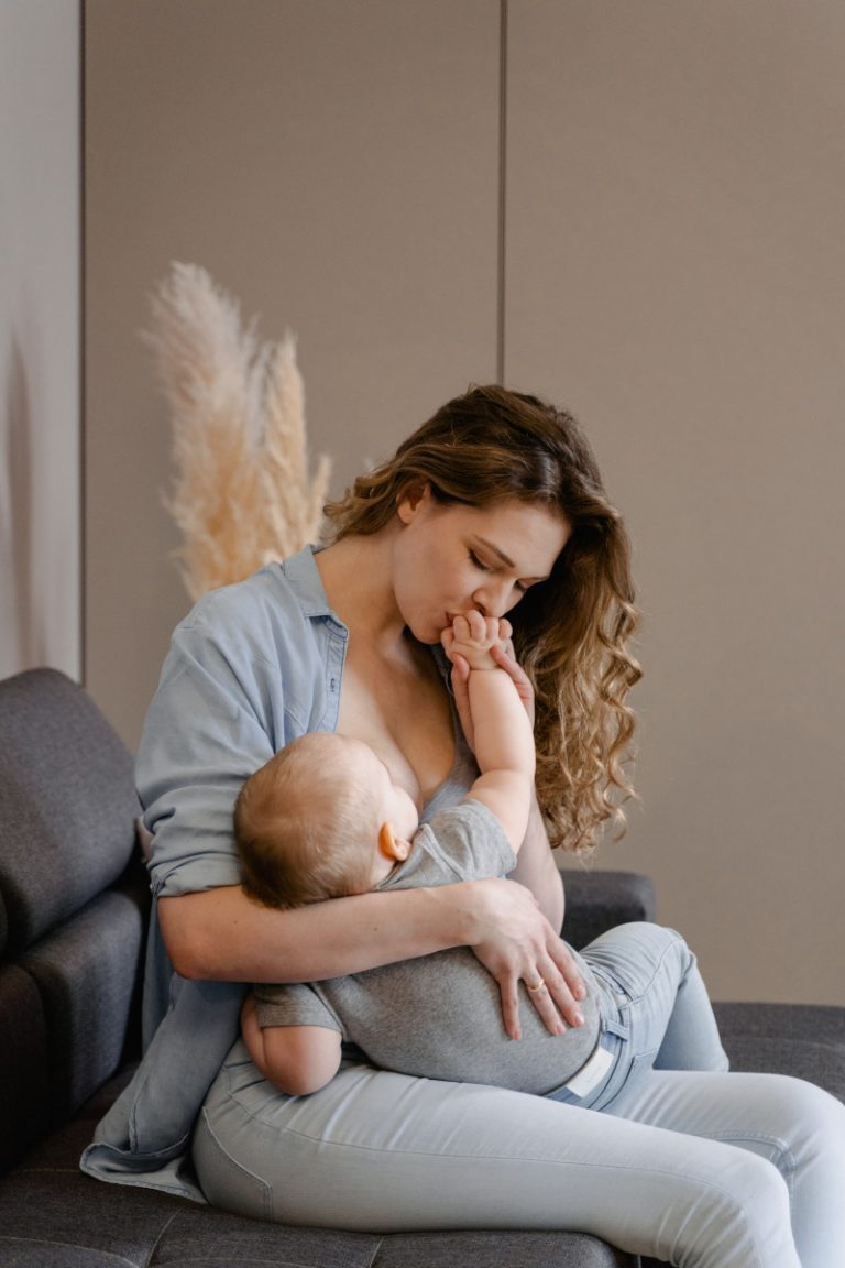Kiedy mama nie&nbsp;może karmić piersią. Jak zaspokoić szczególne potrzeby żywieniowe 6-miesięcznego dziecka?
