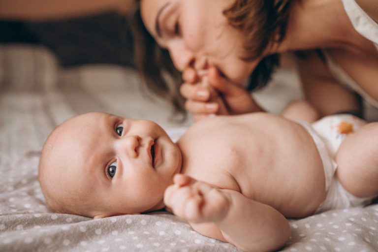 3 fakty o&nbsp;brzuszku niemowlęcia, które powinna znać każda mama