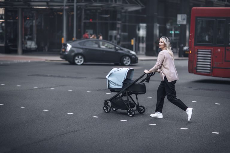 Thule Shine Air Purifier Canopy – innowacyjna budka wózka z&nbsp;oczyszczaczem powietrza
