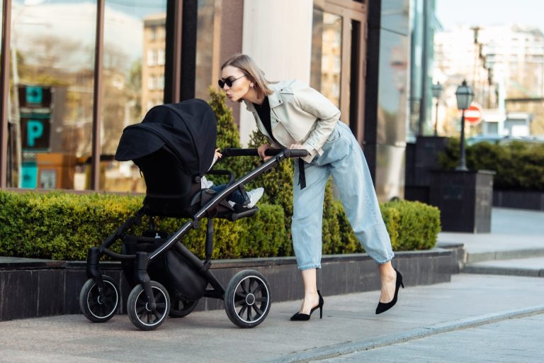 Elegancki Wózek spacerowy Agil – lekkość i&nbsp;funkcjonalność na&nbsp;co&nbsp;dzień